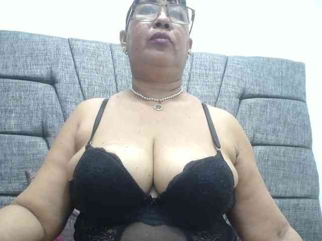 MilfPleasure1 webcam