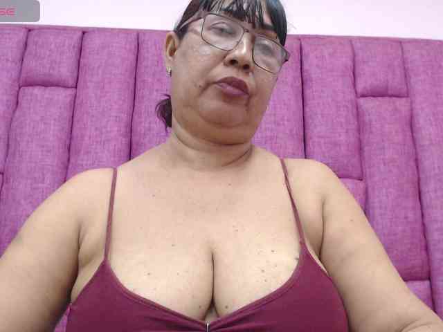MilfPleasure1 webcam