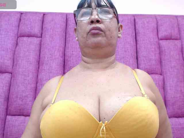 MilfPleasure1 webcam
