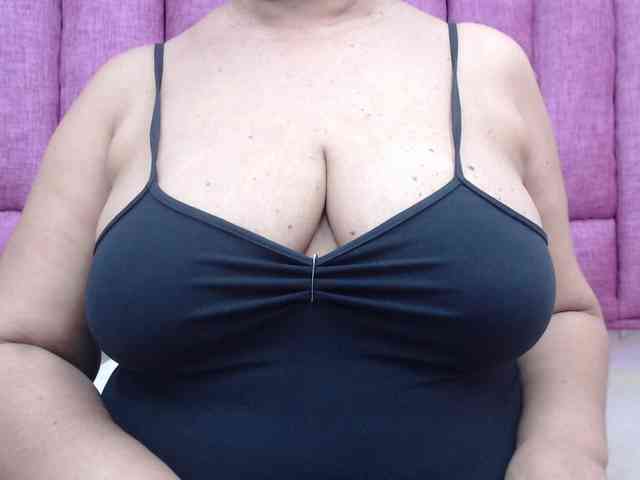 MilfPleasure1 webcam