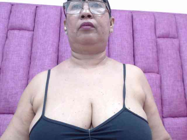 MilfPleasure1 webcam