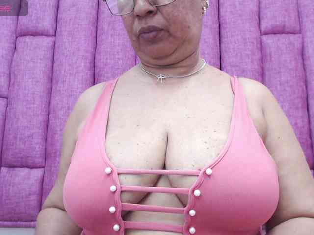 MilfPleasure1 webcam