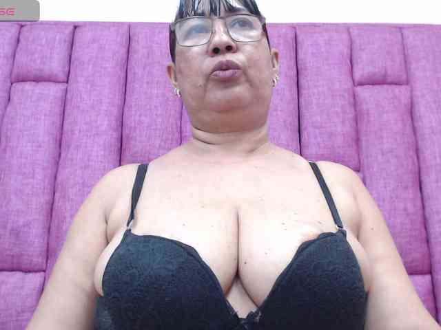 MilfPleasure1 webcam