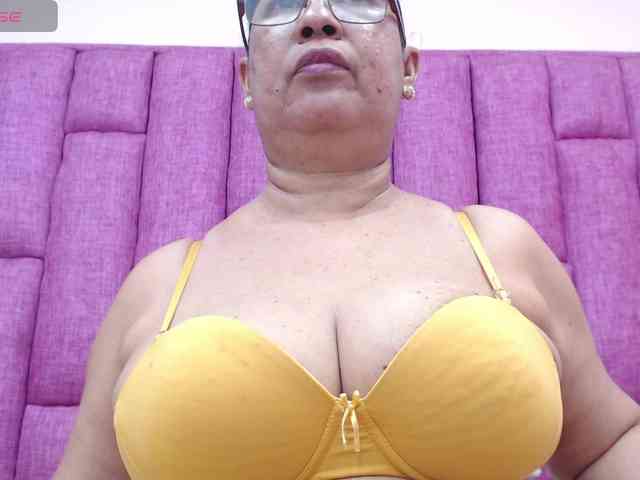 MilfPleasure1 webcam