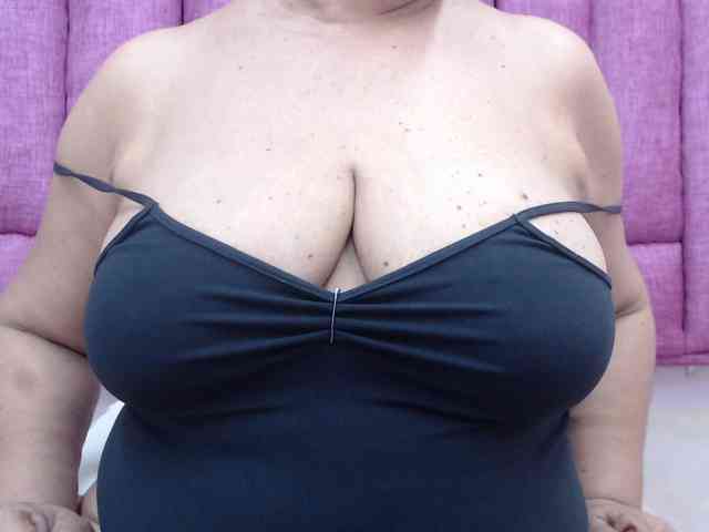 MilfPleasure1 webcam