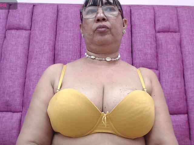 MilfPleasure1 webcam