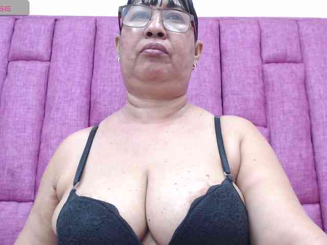 MilfPleasure1 webcam