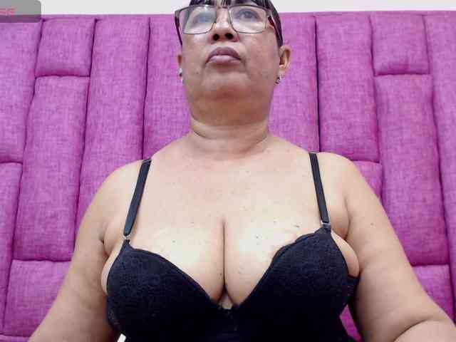 MilfPleasure1 webcam