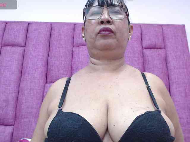 MilfPleasure1 webcam