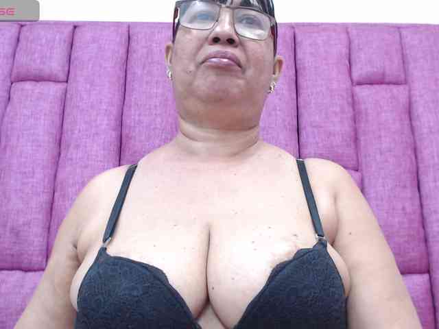 MilfPleasure1 webcam
