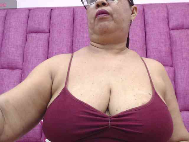 MilfPleasure1 webcam