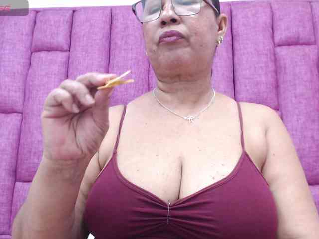MilfPleasure1 webcam