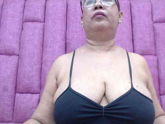 MilfPleasure1 webcam