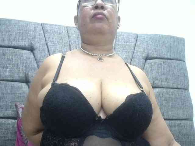 MilfPleasure1 webcam