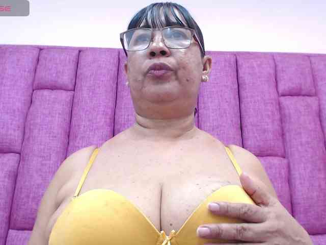 MilfPleasure1 webcam