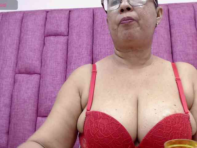 MilfPleasure1 webcam