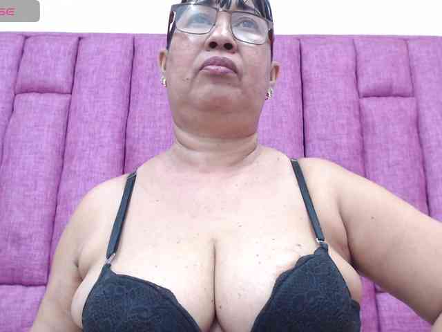 MilfPleasure1 webcam