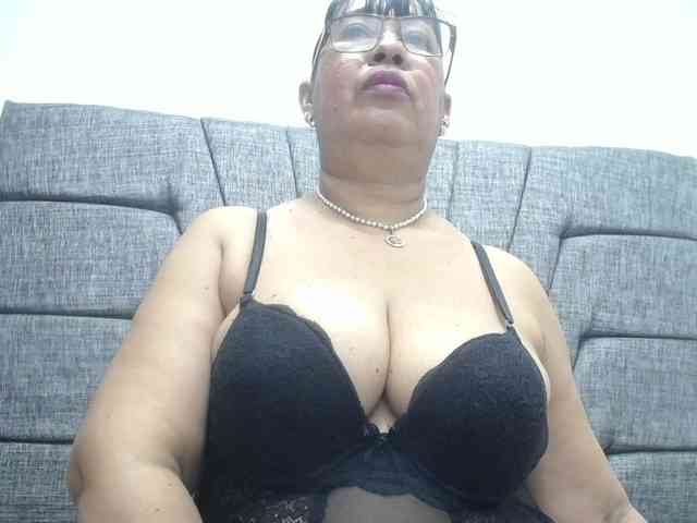 MilfPleasure1 webcam