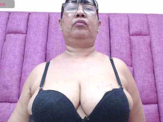 MilfPleasure1 webcam