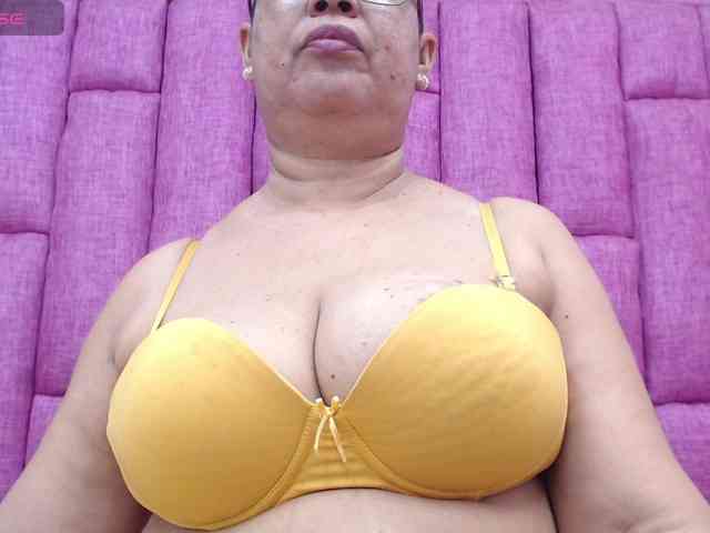 MilfPleasure1 webcam
