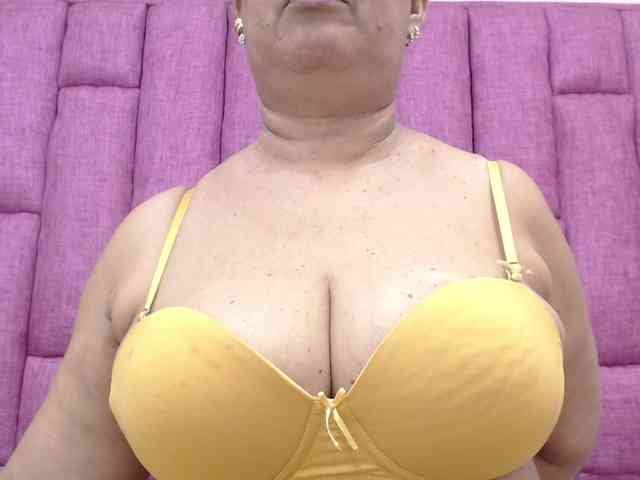 MilfPleasure1 webcam