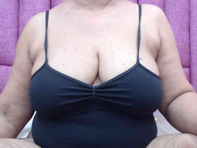 MilfPleasure1 webcam