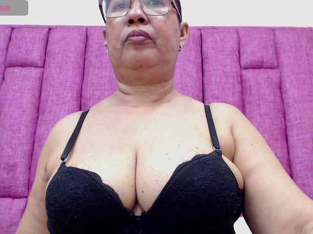 MilfPleasure1 webcam