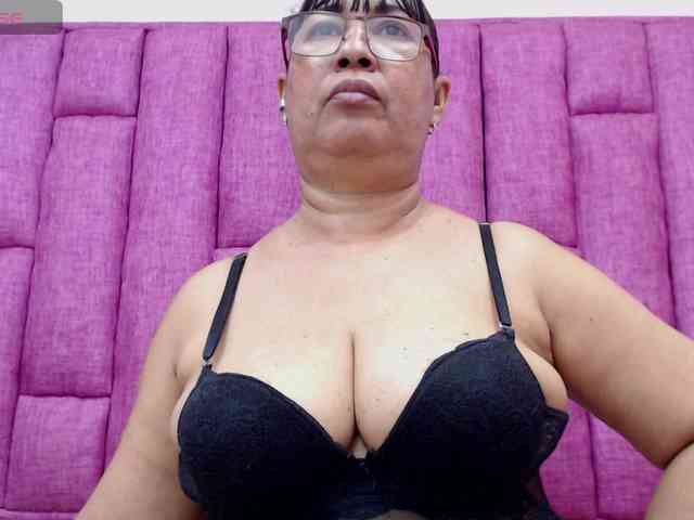 MilfPleasure1 webcam