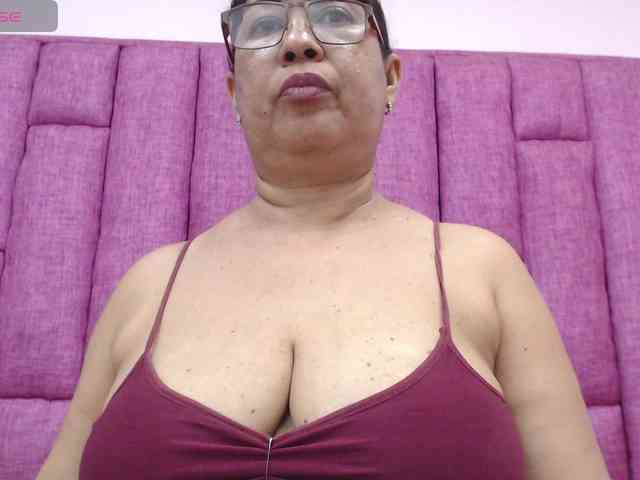 MilfPleasure1 webcam