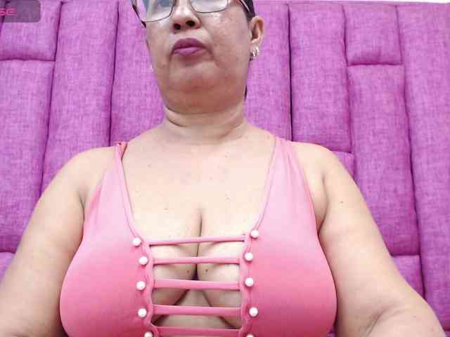 MilfPleasure1 webcam