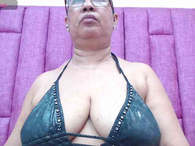 MilfPleasure1 webcam