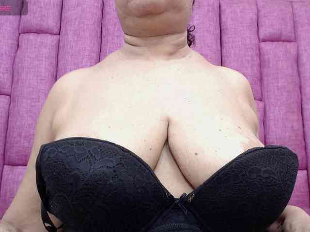 MilfPleasure1 webcam