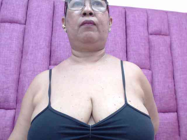 MilfPleasure1 webcam