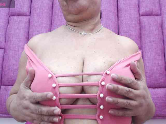 MilfPleasure1 webcam