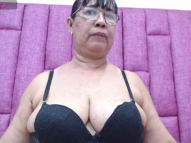 MilfPleasure1 webcam