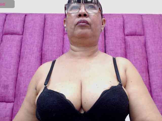 MilfPleasure1 webcam