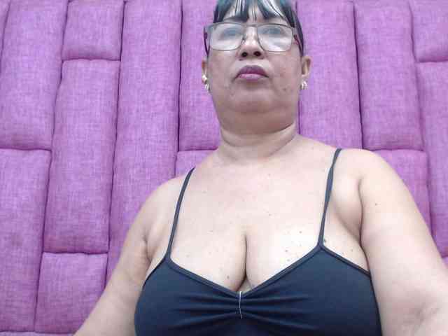 MilfPleasure1 webcam