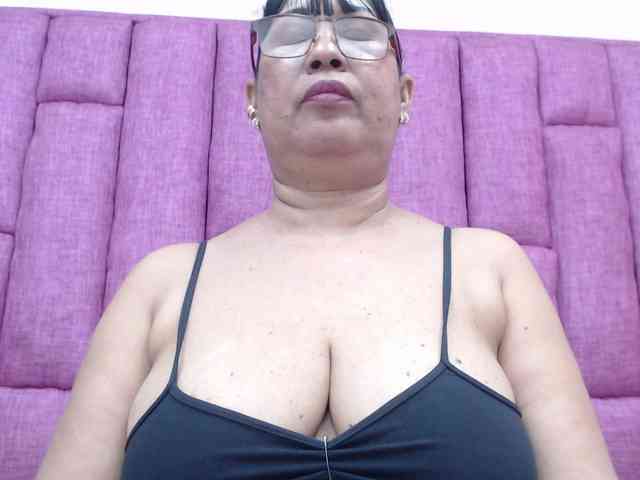 MilfPleasure1 webcam