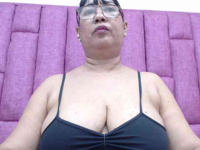 MilfPleasure1 webcam