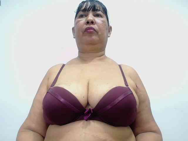 MilfPleasure1 webcam