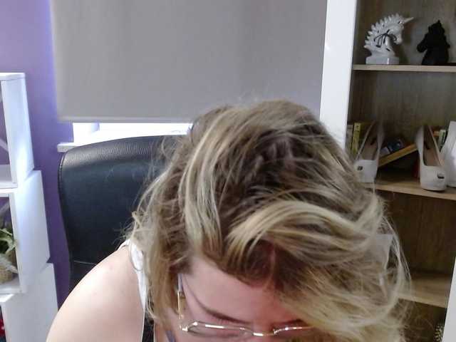 soft-zoey's BongaCams show and profile