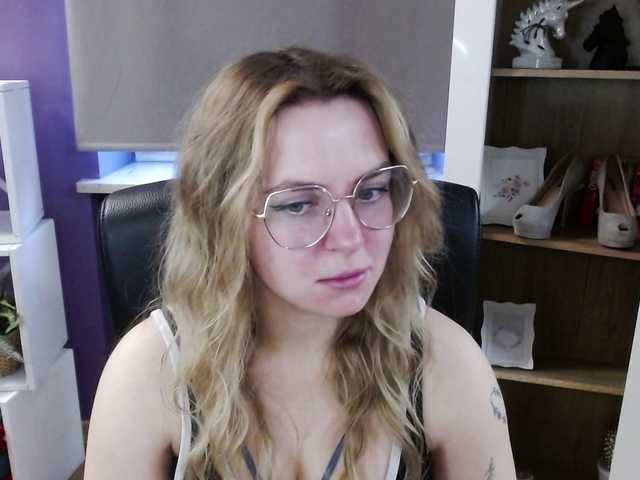 soft-zoey's BongaCams show and profile