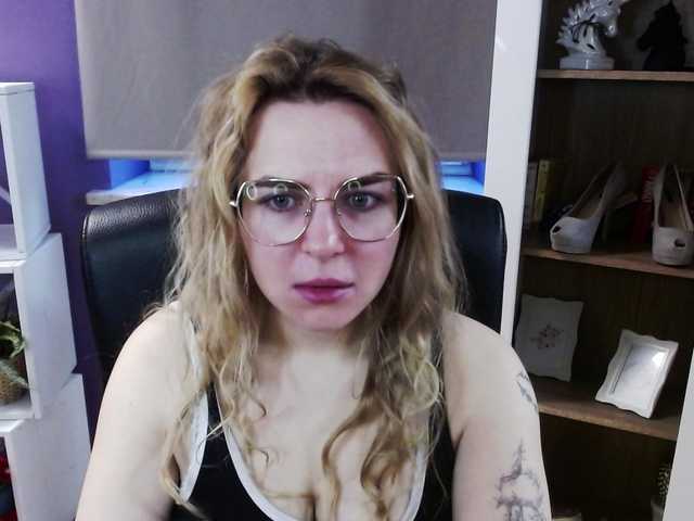 soft-zoey's BongaCams show and profile