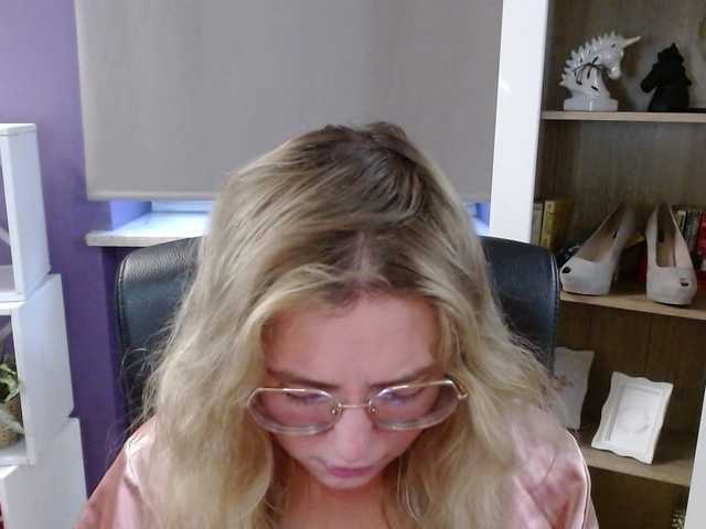 soft-zoey's BongaCams show and profile