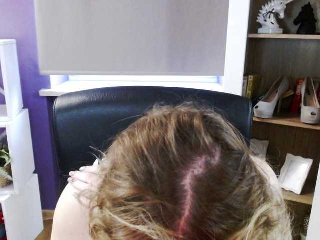 soft-zoey's BongaCams show and profile