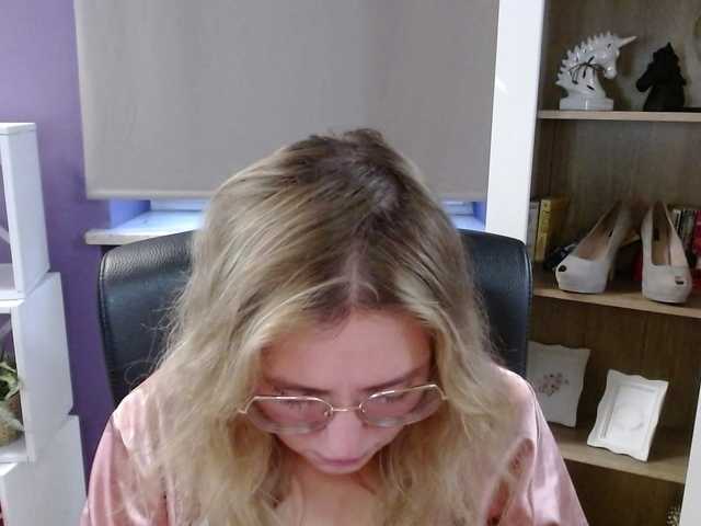 soft-zoey's BongaCams show and profile