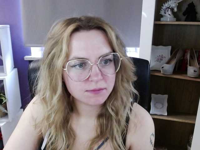 soft-zoey's BongaCams show and profile