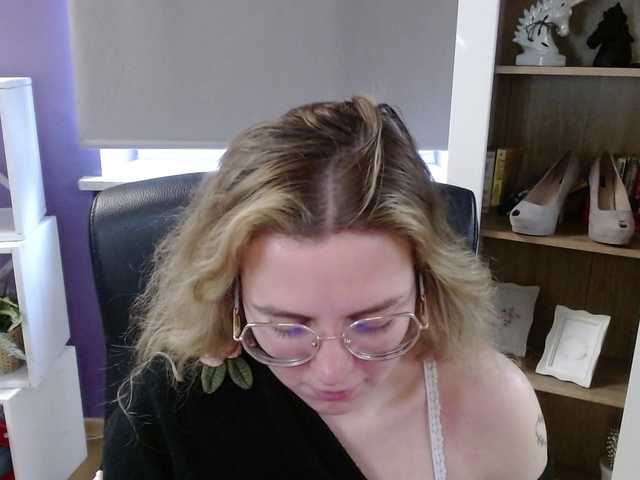 soft-zoey's BongaCams show and profile