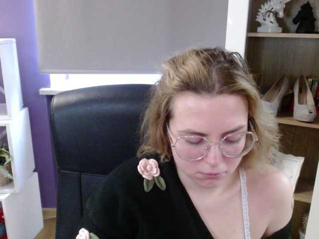 soft-zoey's BongaCams show and profile