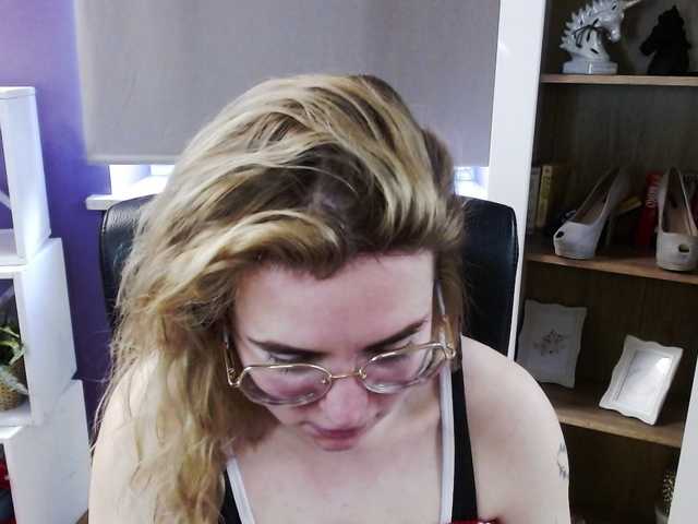 soft-zoey's BongaCams show and profile